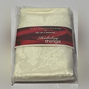 Set of 4 Ivory Yule Tidings Damask Dinner Napkins Linens n Things NOS